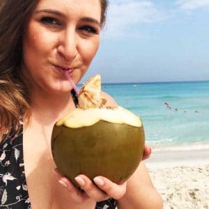 vegan auf kuba kokosnuss am strand mrs verde