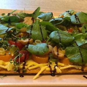 veganer käse von bedda überbacken flammkuchen rezept vegan