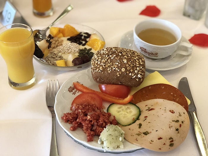 veganes frühstücksbuffet hotel nicolay mosel